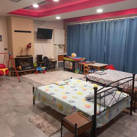 House Marios Airport Apartment Spáta Екстериор снимка