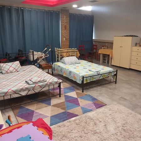 House Marios Airport Apartment Spáta Екстериор снимка