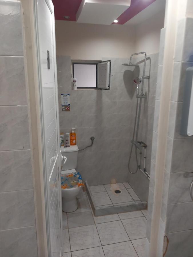 House Marios Airport Apartment Spáta Екстериор снимка
